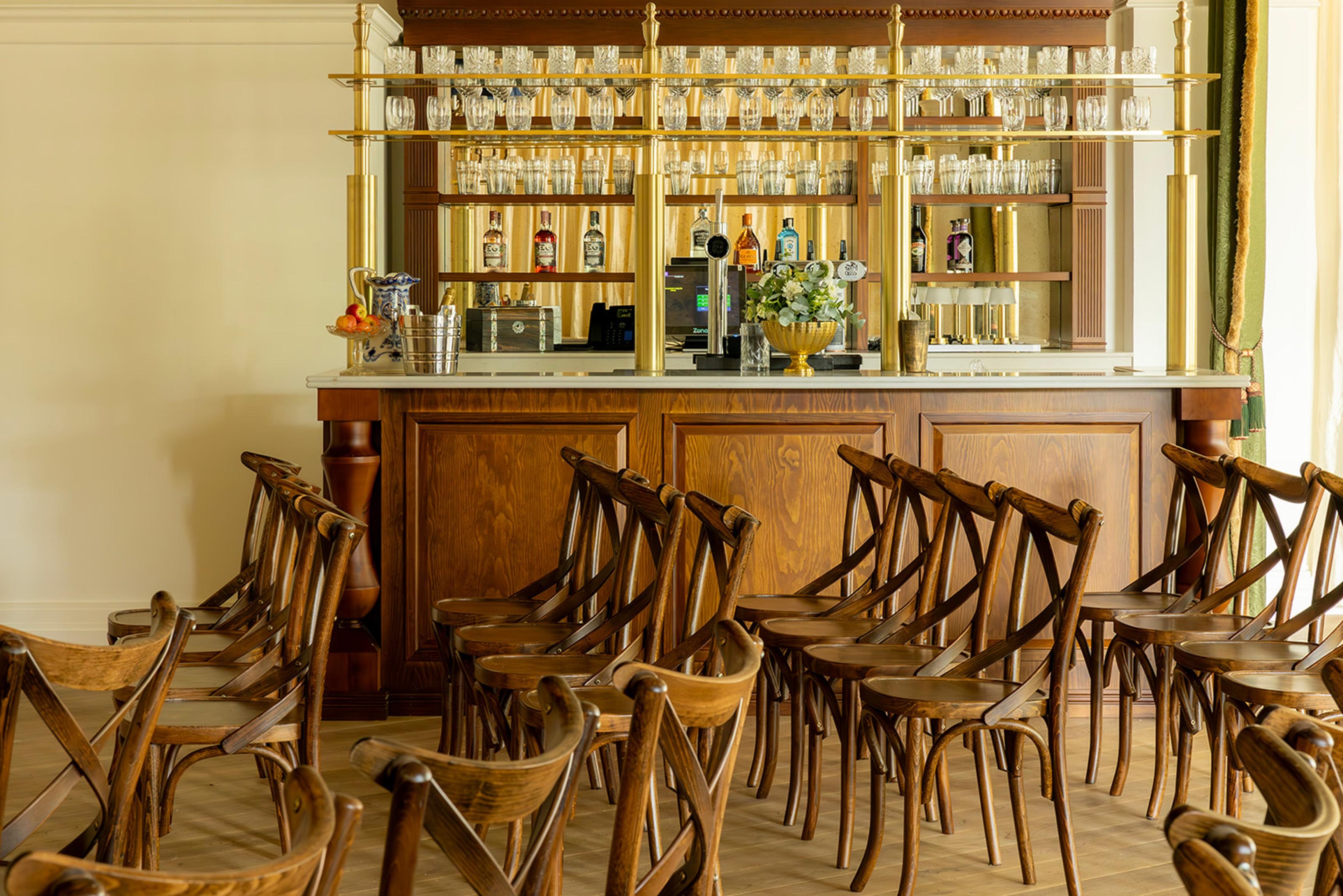 Dornoch Station Hotel Bagian luar foto The bar at the Royal Automobile Club