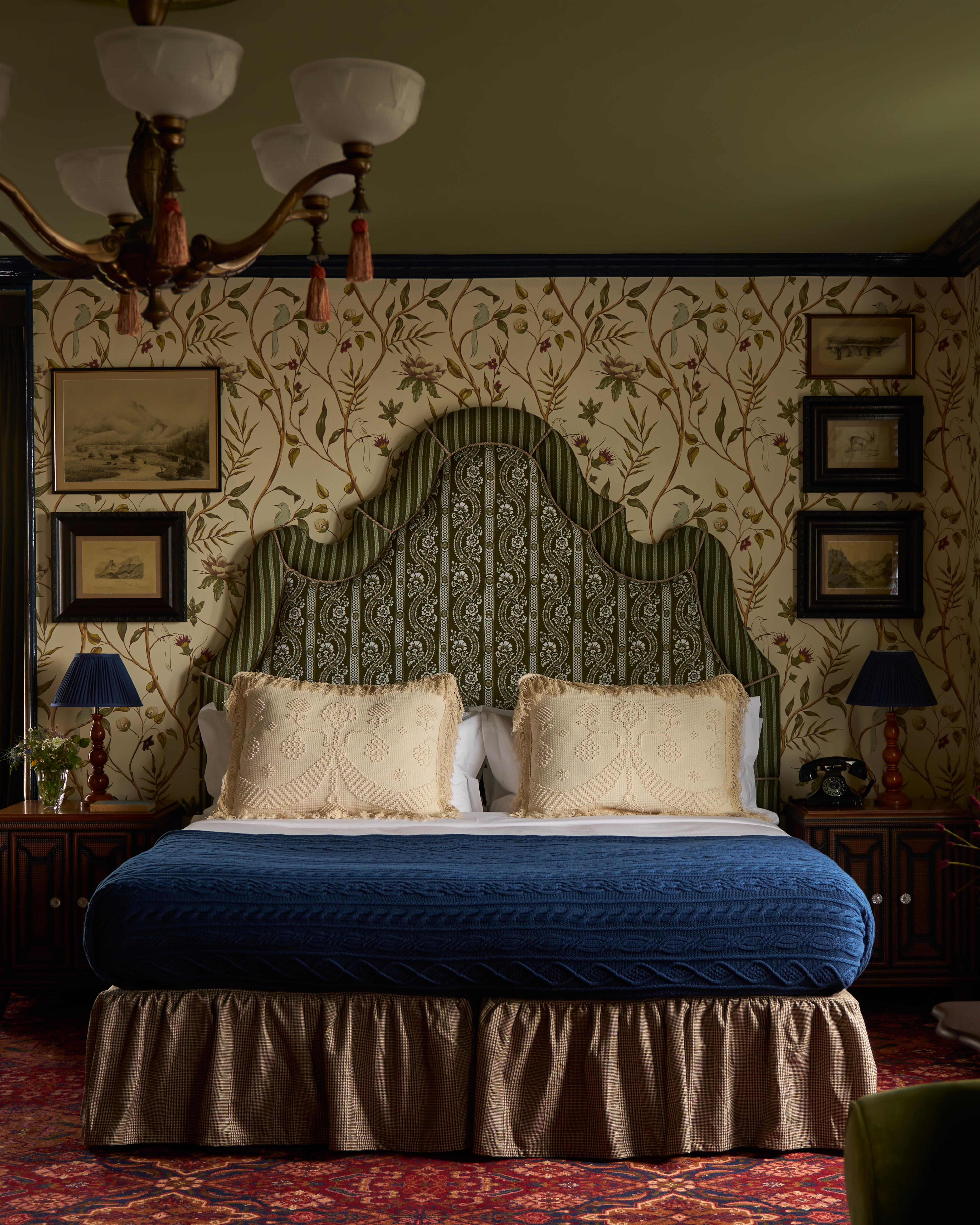 Dornoch Station Hotel Bagian luar foto The bedroom at The Mitre Hotel